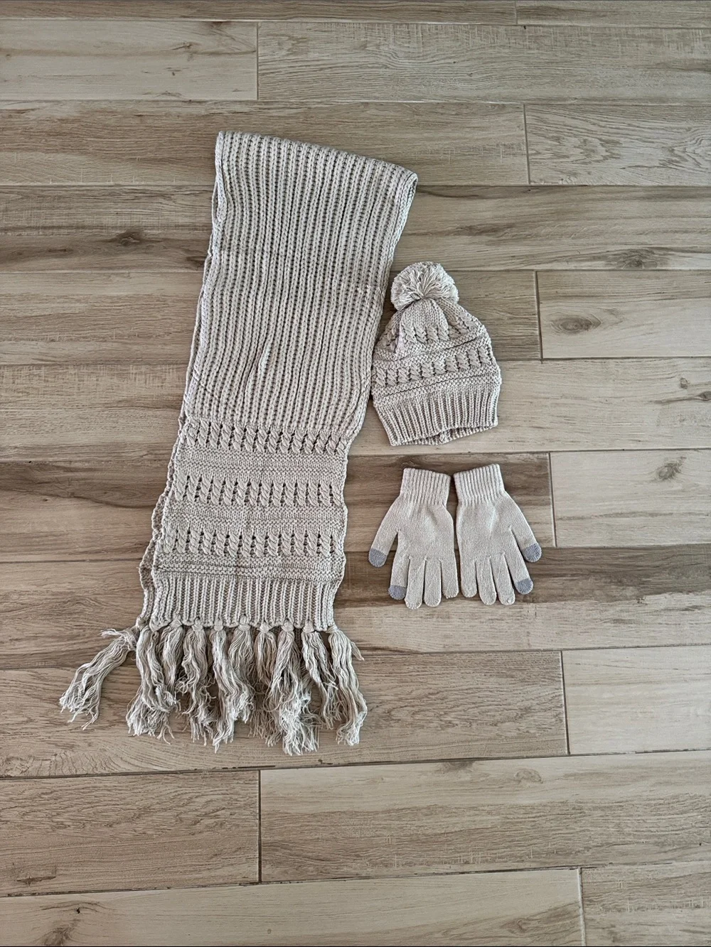 Women’s Winter Scarf, Gloves, & Hat Set New